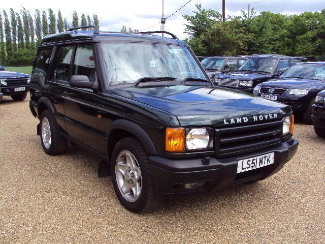 Land Rover Discovery ES V8 7 sits